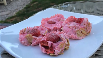 ​  Healthy Strawberry Cheesecake Bites